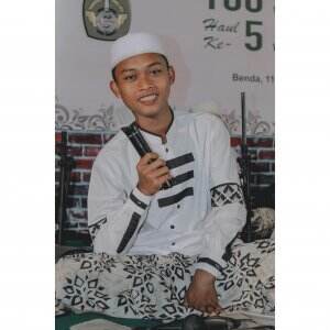 assalamu'alaikum  saya mohamad rohib isfahani asal brebes umur 18 tahun lagu: ya nabi salam alaika versi(haruskah berakhir) dan mughrom.