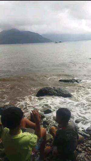 Asyiknya main di pantai 
Pantai Mutiara - Trenggalek  # pantai  #virall  #trenggalek
