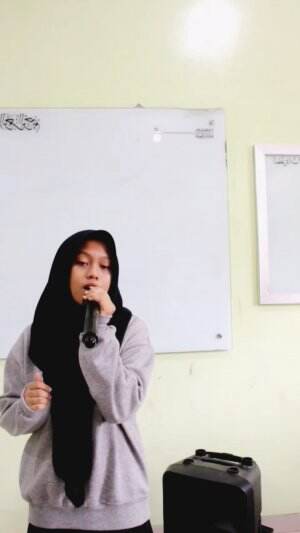 Ezzra Yelsita umur 15 asal Jakarta barat lagu ayat-ayat cinta