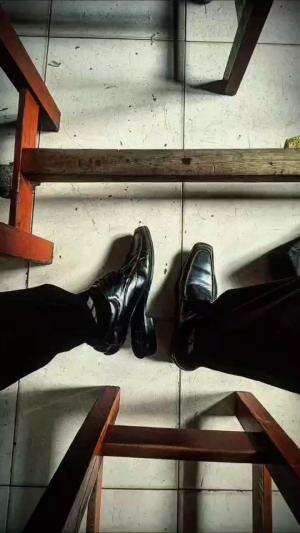 Saatnya pensiun! ? Terima kasih sepatuku, masa perjuanganmu sudah usai. Waktunya istirahat! ? #sepatu #motivasi #pensiun #fyp 