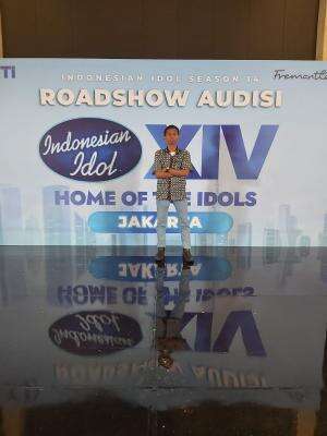 IDOL_XIV FAREL SAPUTRA GALEKO USIA 18 TAHUN DOMISILI DKI JAKARTA TAKKAN TERGANTI - MARCELL SIAHAAN, YOVIE WIDIANTO, DAN SHABRINA LEANOR
(WIN