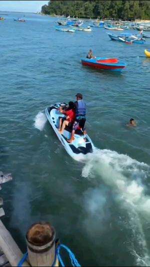 Boleh lah kali² ke pantai 



 #pantai #pangandaran  #jetsky 
