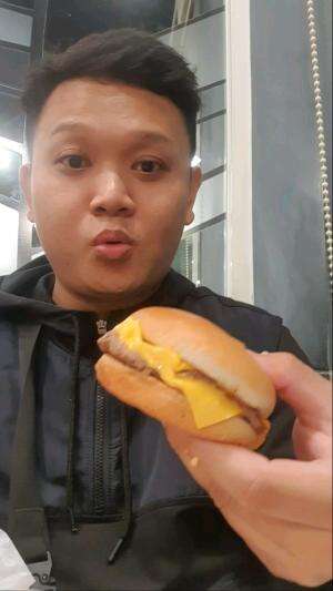 DI TRAKTIR BOS MUDA DI MCD ALHAMDULILLAH. AYAK SPICY SAMA BURGER DOUBLE BEEFNYA EMANG FAVORIT KALAU DISINI GUYS‼️#RCTIPlus #shortplus #makan