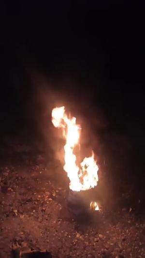 API UNGGUN TEMANI KERJA MALAM