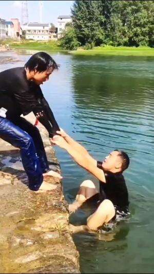 Video lucu pria bermain air  #short #shortplus #Comedy #RCTIPlus #HOTrctiplus 