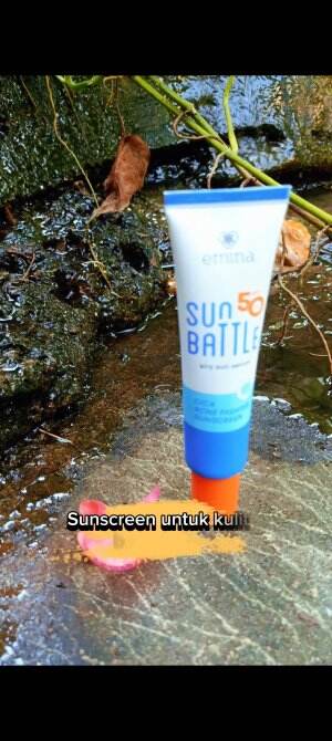 Emina Sun Battle SPF 50 PA+++ 🫰🏻😍

#emina #sunscreen #sunscreenEmina #sunscreenberjerawat #RCTIPlus #HOTrctiplus 