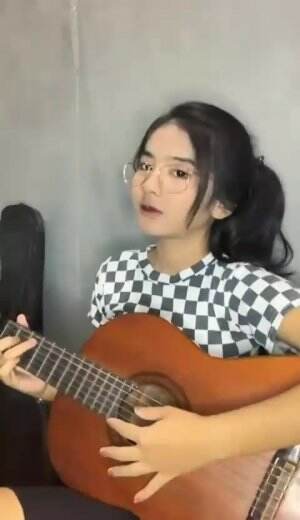 Ghea Indrawari - Jiwa yang bersedih 🤍 by Maya
