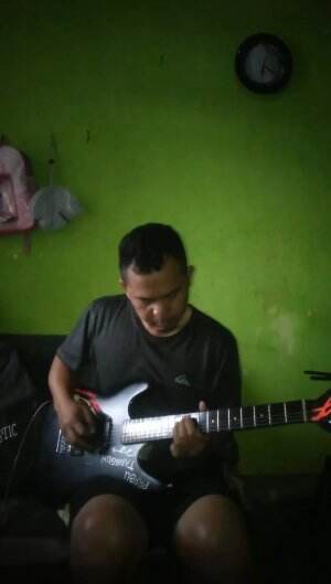 kiri kanan ok.melodi modern rock..bantu share.votenya juga.jangan lupa likenya ..terima kasih sahabat.terima kasih🙏🙏