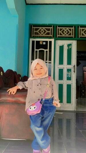 Anak sholehah lagi ngaji , 
 #wednesday
#tungtungtungsahur 
#anakkecil 
#belajarngaji
#ballerinacapucina
