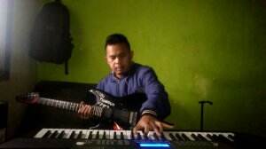 kanan kiri ok.keyboard+gitar kidal.terima kasih vote.like dan sharenya..hatur nuhun.🙏🙏🙏.