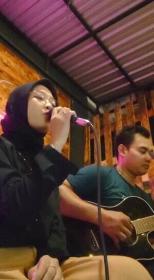 TheSingingBeeIndonesia_PutriJulita_Menyanyi_BilaNanti