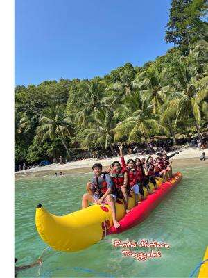 pantai Mutiara Trenggalek 

Liburan Bareng Bersama Keluarga Besar di Pantai Mutiara Trenggalek Jawa Timur 😊

 #PantaiMutiaraTrenggalek 
#Pan