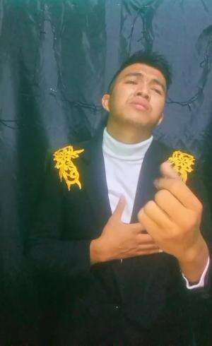 Nama: Candra aji setiawan.                    nama panggilan:Aji setiawan                   umur saya:27 tahun        