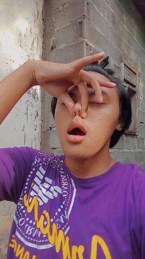Coba kalian pencet hidung kalian, suara apa yang keluar  #videolucu #lucu #komedi #meme 