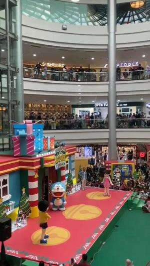 Doraemon pernah kesasar di Depok. Karena bingung dia masuk ke Margocity deh #Doraemon #nobita #Depok #WargaDepok #Margonda #Margocity 