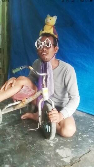 gimna mau menang ama aki aki, kalau dandanny gini kang mandra... #vote dan follow ya kak abg