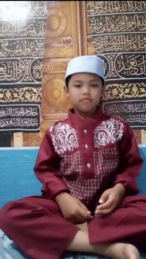 Nama:Muhammad Ibrohim 'Ilmi Al-Hafizhi
Usia:-8thn
Asal:Pasuruan (JawaTimur)
Jumlah hafalan:9juz  
 # # #