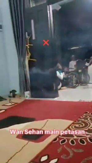 Sebagian orang mencela Allah dengan menganggap ODGJ sebagai Wali اَللّهُ 

 #wansehan #bukanwali #dakwah_islam 