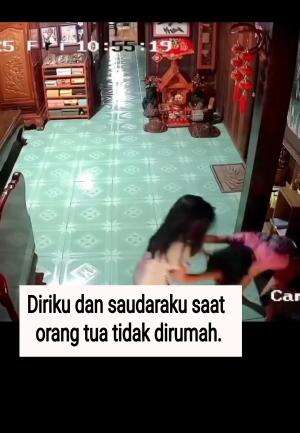 Diriku dan saudaraku saat orang tua tidak dirumah.