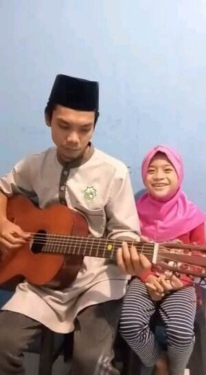 ALLAHUMAGHFIRLI WA JA'ALNI MUQIMA SHOLATI 