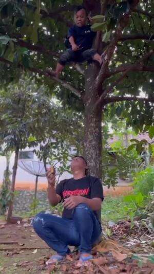 si Acil ek ngala manuk



  #komedisunda  #barudakwell  #Viral  #rcti+  #RCTIPlus  #HOTrctiplus 