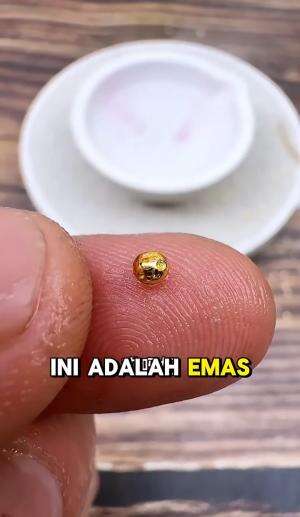 Skincare pacar mengandung emas #fyp  #reels
 #trending #emas #logammulia #investasiemas #skincare #viralvideo #viral #sinetronviral #gold #k