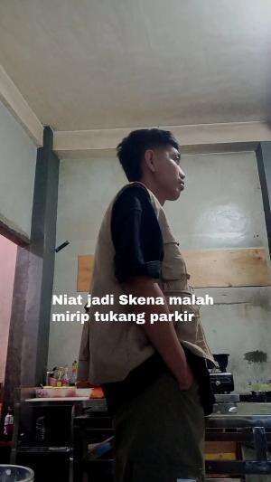 malah gantengan tukang parkirnya  #skena  #tresnakuambyar 