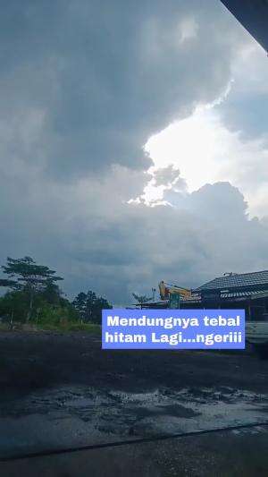 MENDUNG TAK BERARTI HUJAN