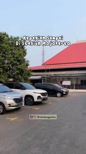 Kepagian Sampai Stasiun Mojokerto. Nongkrong di @rcafe_mojokerto aja rek
