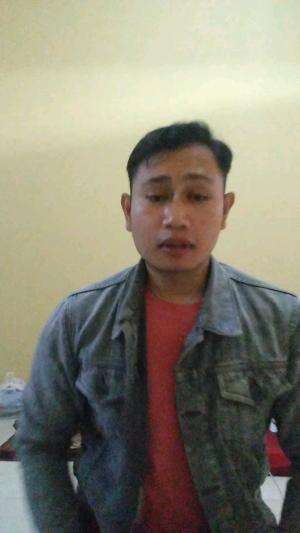 Nama : Yogy
umur  : 31 Tahun
Kota    : Bandung Jawa Barat
Judul Lagu : Nurjahan
@officialmnctv 