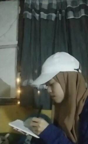 kamu nyindir aku?🙄😁bantu vote ya🙏😁