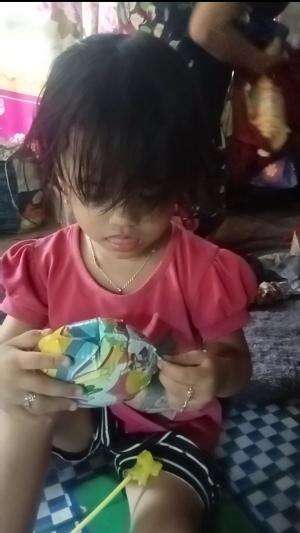 ANAKNYA LAGI GALAU NIH  
 #ngajakmain
 #pengenjajan
 #maunyanaikmotor
