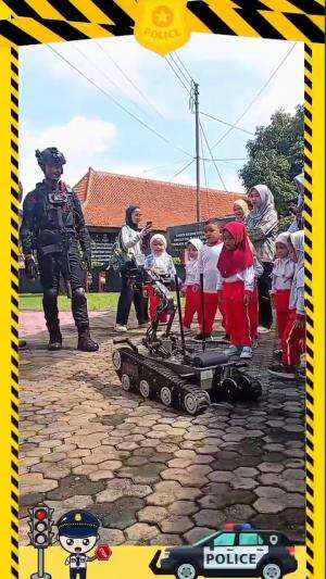 Seru-seruan bersama om polisi