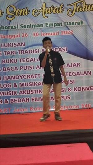 Farhan,Latihan tampil live mengisi ke kosongan acara. Walaupun gerakan masih kaku tp akan selalu belajar mengembangkan bakat.Tetap berusaha 