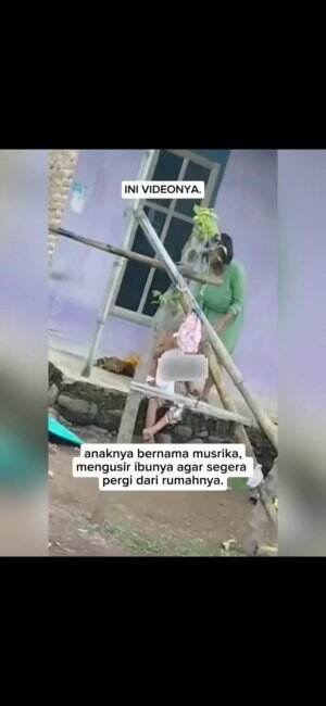 Bagun rumah hasil Harta Ibunya, namun setelah tua Ibunya diusir oleh anaknya.
Kesal seklai dengar jawaban anak kandungnya ketika ditemui.