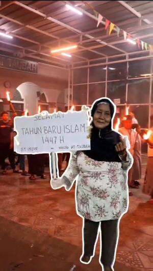 Ajak anak ikutan Pawai Obor dalam rangka tahun baru Islam