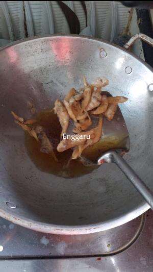 seumur umur baru pernah bikin masakan buat majikan orang lain..mana gamau dia. kira kira kenapa ya? 😅 ci meong