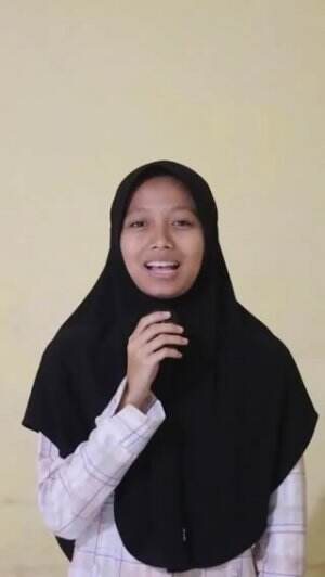 Saya Raihana Ahlush Shuffah dari Cianjur, umur 18 tahun. Disini Saya bawakan lagu Cintai Aku karena Allah dan Sholawat Sauqbiluya Kholiqi