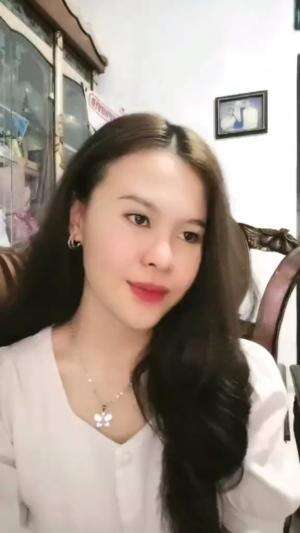 IDOL_XIV AMALIA HERAWAN 22 TAHUN SUMEDANG MAWAR JINGGA JUICY LUICY