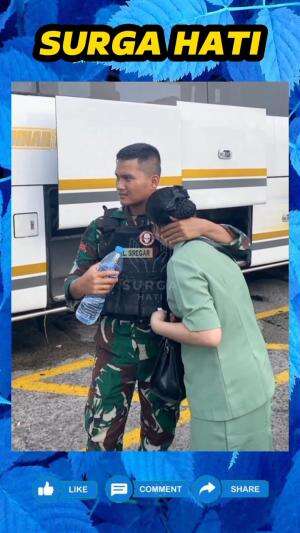 Tangis haru seorang istri TNI, saat menjelang kepergian suaminya yang akan menjalani tugas negara dalam waktu yang cukup lama.