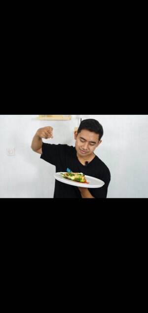 Okhe guys kali ini saya buat hidangan "Spinach and Cheese stuffed Chicken"semoga saya lolos yah😉 #kawalsampaimasukgallery see you... 