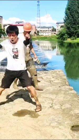 kecebur sungai  #Comedy  #short  ##RCTIPlus  #HOTrctiplus 