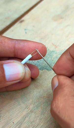 cara memasukkan benang ke jarum 
 #tips  #tutorial  #jarum  #jahit
