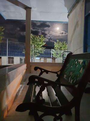 Belajar menyanyikan lagu bahasa Sorowako, tepian danau Matano