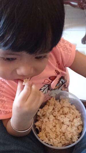 ketika si tata belum kenal pop corn😅