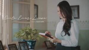 Cinta Luar Biasa - Andmesh Kamaleng (cover by Tarasha Audila) Usia : 16 thn  #TOP20ShowMeYourVoice
Untuk keluarga yang selalu dihatiku