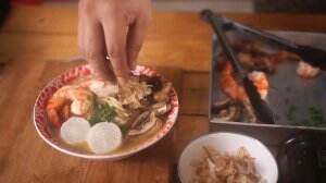 pengen makan spaghetti tapi pengen juga makan ramen, gabungin aja sih bahan yg ada dan jadilah ramen spaghetti #onlineauditionmci11 