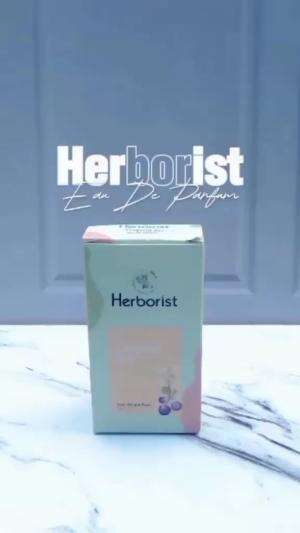 Wanginya manis bgt🥰
Parfum by Herborist..

 #parfumviral  #wangi  #fyp  #viral  #herborist  #honestreview  #reviewproduk  #trending  #parfum
