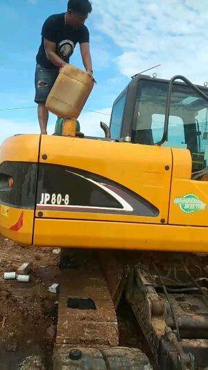 Cara helper & operator isi BBM solar #operatorexcavator #Excavator 