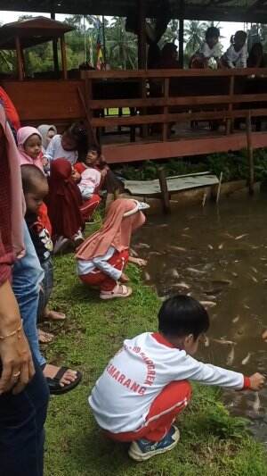 Antri naik perahu
 #RCTIPlus  #HOTrctiplus  #outbound  #ceriadanhappy 
